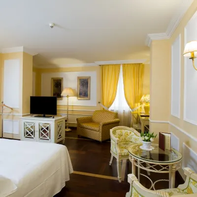 Palazzo Alabardieri Hotels near Lungomare Caracciolo