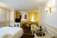 Palazzo Alabardieri Hotels in Naples