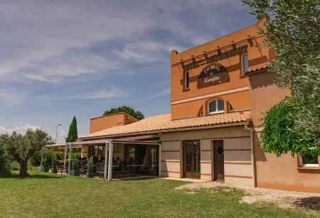 Le Mas de Gaujac Отели в г. Сен-Лоран-де-ла-Кабрерис