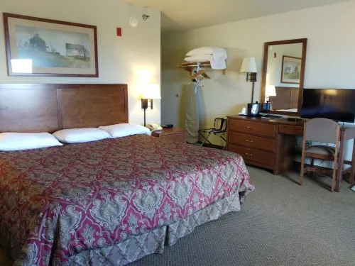 Madelia Hotel & Suites Hotels in Lake Crystal