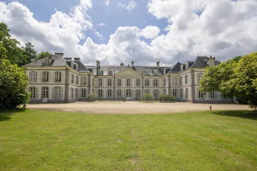 Château de Lannouan Hotels in Baud