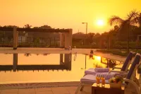 Radisson Blu Dhaka Water Garden - Pool