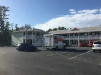 Woodstream Inn - parking
