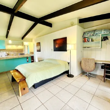 Arnott's Lodge & Hiking Adventures