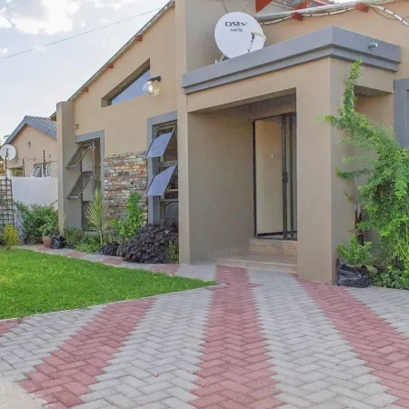 Luxlusive Guest House Отели рядом с Аэропорт Габороне