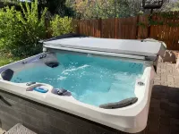 Centrally located @ heart of Sedona w NEW HotTub, King & 2 Queens, Pet Friendly!
