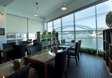 Geobukseon Hotel Отели рядом с достопримечательностью «Skyline Luge Tongyeong»