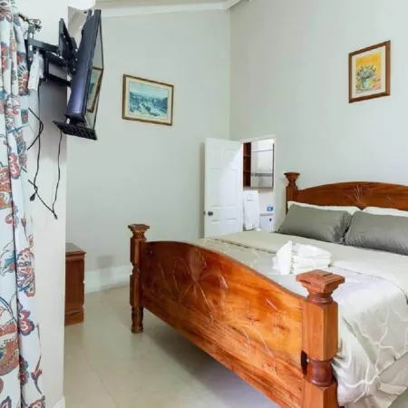 Loft - Sleeps 4 - Parking - Balcony