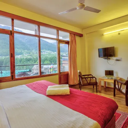 Hotel Monarch Residency Manali