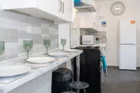 Charming 4-Bed Guest House in Salford Hotel di Pendlebury