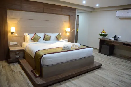 Hotel Jai Maata Grandeur Отели рядом с достопримечательностью «Karnataka Sangha»