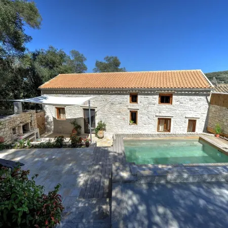 Leonora House with Private Pool Close to Gaios