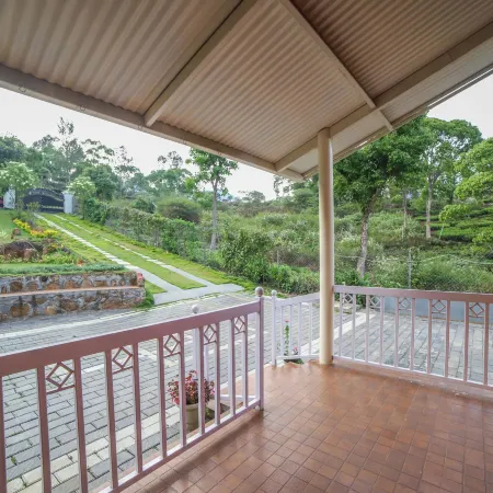 Moving Mist Villa