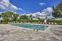 Family Retreat w Pool, Games & Kids' Play Space - 수영장
