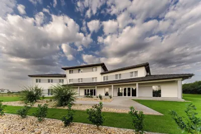 Noa Panzió Hotels near Trianon emlékmű