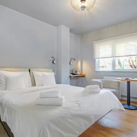 Pit4U Accommodation Отели рядом с достопримечательностью «Торговый центр Bucharest Mall»