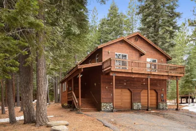 Truckee Pines Retreat Game Room & Forest Views