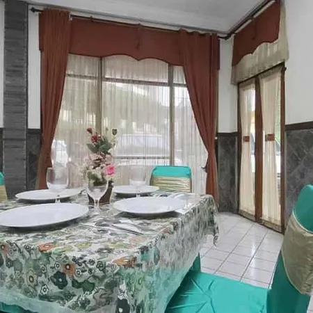 Hotel Lestari Near Lippo Plaza Mall Jember