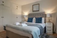 Bright & Spacious 3 Bd in the Centre of Bourton!
