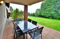 Comfortable, Large Holiday Home with a Garden