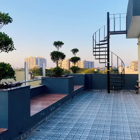 Stay 10 Parallel Apartment Hotel