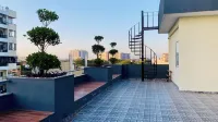 Stay 10 Parallel Apartment Hotel