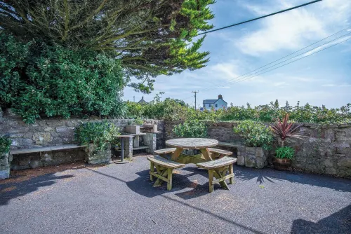 Lundy Lodge – 1 Bedroom Annex – Rhossili Hotels in Rhossili