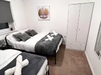Modern 3Br House for Contractors Hotels in Nuneaton