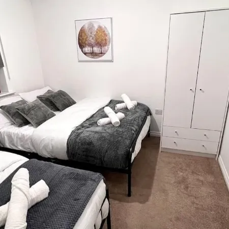 Modern 3Br House for Contractors