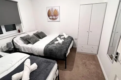Modern 3Br House for Contractors