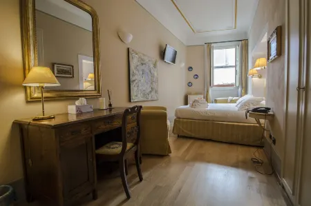 A Palazzo Busdraghi Residenza d'Epoca Отели рядом с достопримечательностью «Базилика Сан-Микеле-ин-Форо»