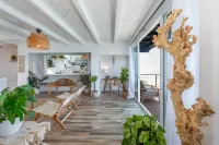 Two Bedroom Beach House Minutes from Carbon Beach