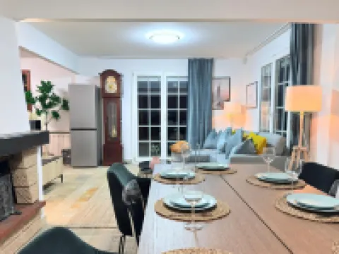 スペーシャス 4 ベッドルームズ ハウス ストラッサンのホテル