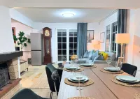 넓은 4 베드룸 하우스  호텔