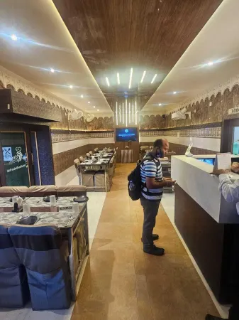 New Bhabani Hotel Отели в г. Берхампур