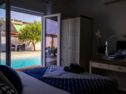 House of Good Vibrations Indy Hotels in Galizana