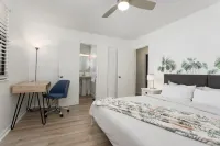 Cozy, King bed, Near the Beach 샬롯트 스테이션 쇼핑센터 주변 호텔