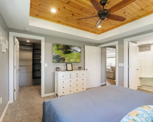 Delightful Loon Lake Retreat Hotels in Branch County