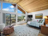 Rivers Edge Retreat, Luxury Waterfront Estate, Private Dock, Fire Pit, Swimming