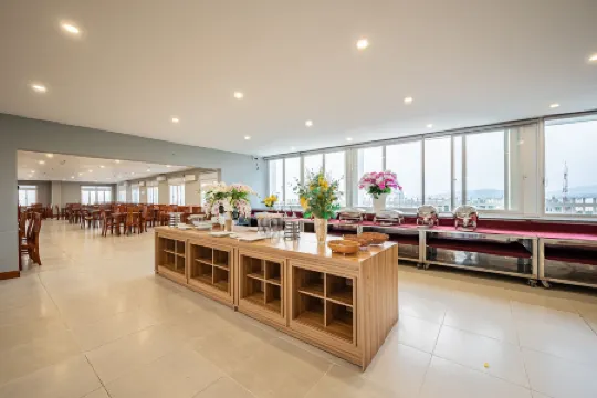 Tahiti Central Seaview - 50m to Night Market Phu Quoc Отели рядом с достопримечательностью «Sung Hung Pagoda»