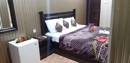 Al Noor Hotel Отели рядом с достопримечательностью «The Chenab Club»