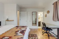 Massive House 10 Minutes from Downtow, King Beds, Hot Tub, Pool Table, 70in TVs!