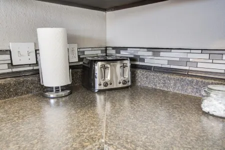 La Palma Lodge Near Texas Tech and Top Restaurants Отели рядом с достопримечательностью «Thunderzone Family Fun»