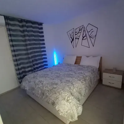 Lovely 1-Bed Apartment in Lac1 Tunis Hotel in zona Aeroporto di Tunisi-Cartagine