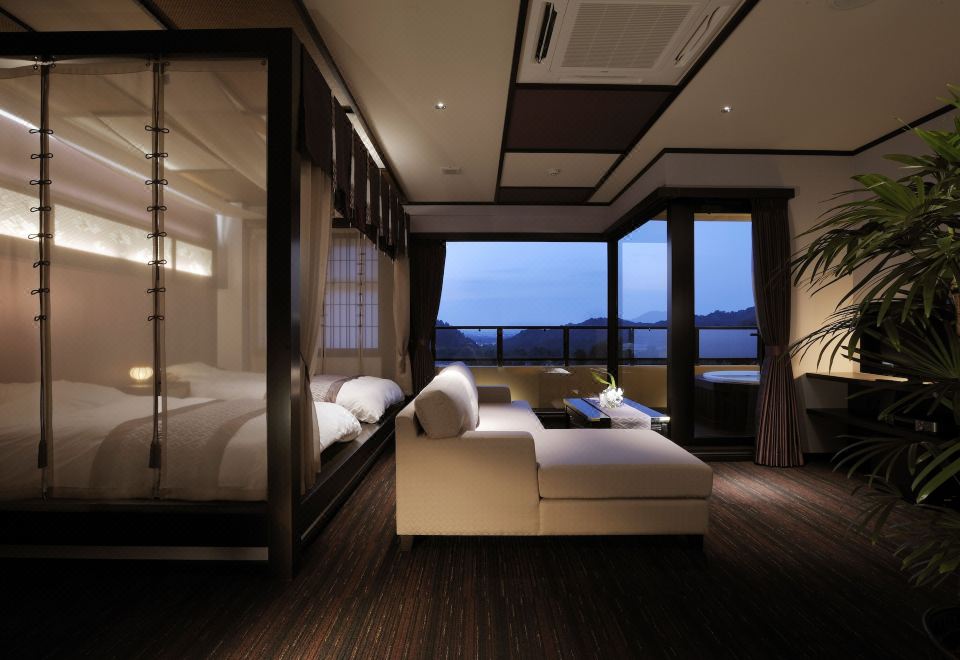 료칸 객실 내부 발코니에서 바라본 풍경