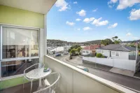 Bellerive Quay - 2 Bedroom Apartment - Free Parking - Free Wifi Hotels in Bellerive