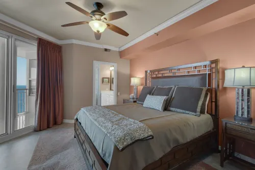 PENTHOUSE - TOP FLOOR - BEACHFRONT & CHAIRS - POOL - BALCONY - GYM-NEW ELEVATORS