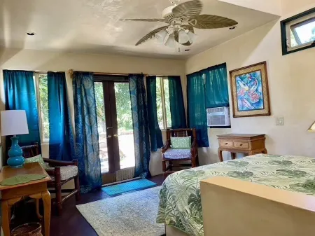 Gingerbread House-Less than a mile from Paia town and all North Shore beaches Отели рядом с достопримечательностью «Paia»