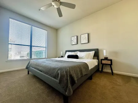 Stylish stay at the Domain Отели рядом с достопримечательностью «Microelectronics Research Center Department of Electrical and Computer Engineering»