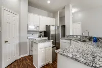 Beautiful peaceful home in modern neighborhood with parks - Kitchens